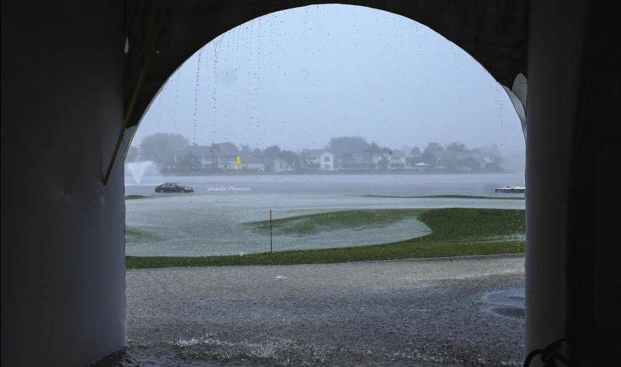 PALM BEACH GARDENS, FL - FEBRUARY 28:  The 18th green is seen as play is suspended for the day due to severe weather during the third round of The Honda Classic at PGA National Resort & Spa - Champion Course on February 28, 2015 in Palm Beach Gardens, Florida.  (Photo by David Cannon/Getty Images)
