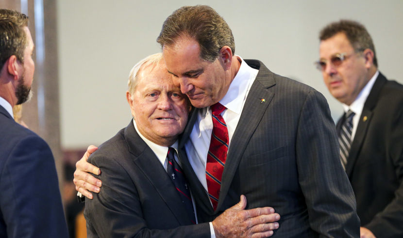 LATROBE, PA - OCTOBER 4: Sportscaster Jim Nantz (R) shares a hug with Jack Nicklaus during a Celebration of Arnold Palmer at Saint Vincent College on October 4, 2016 in Latrobe, Pennsylvania. Palmer, a golf legend who won 62 PGA tour titles over the course of his career, died on September 25, 2016 at age 87. (Photo by Hunter Martin/Getty Images)