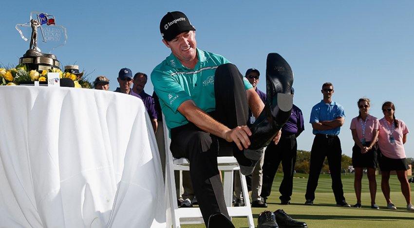 Jimmy Walker puts his boots on