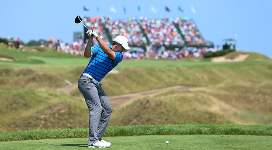 After hitting only eight fairways and 12 greens, Jordan Spieth soared into contention with a 5-under 67 in Round 2. (Andrew Redington/Getty Images)